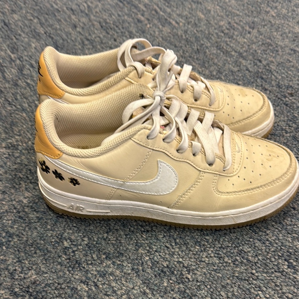 Nike Air Force 1 - Cream and White Sneakers - Limited Edition - Youth 5.5